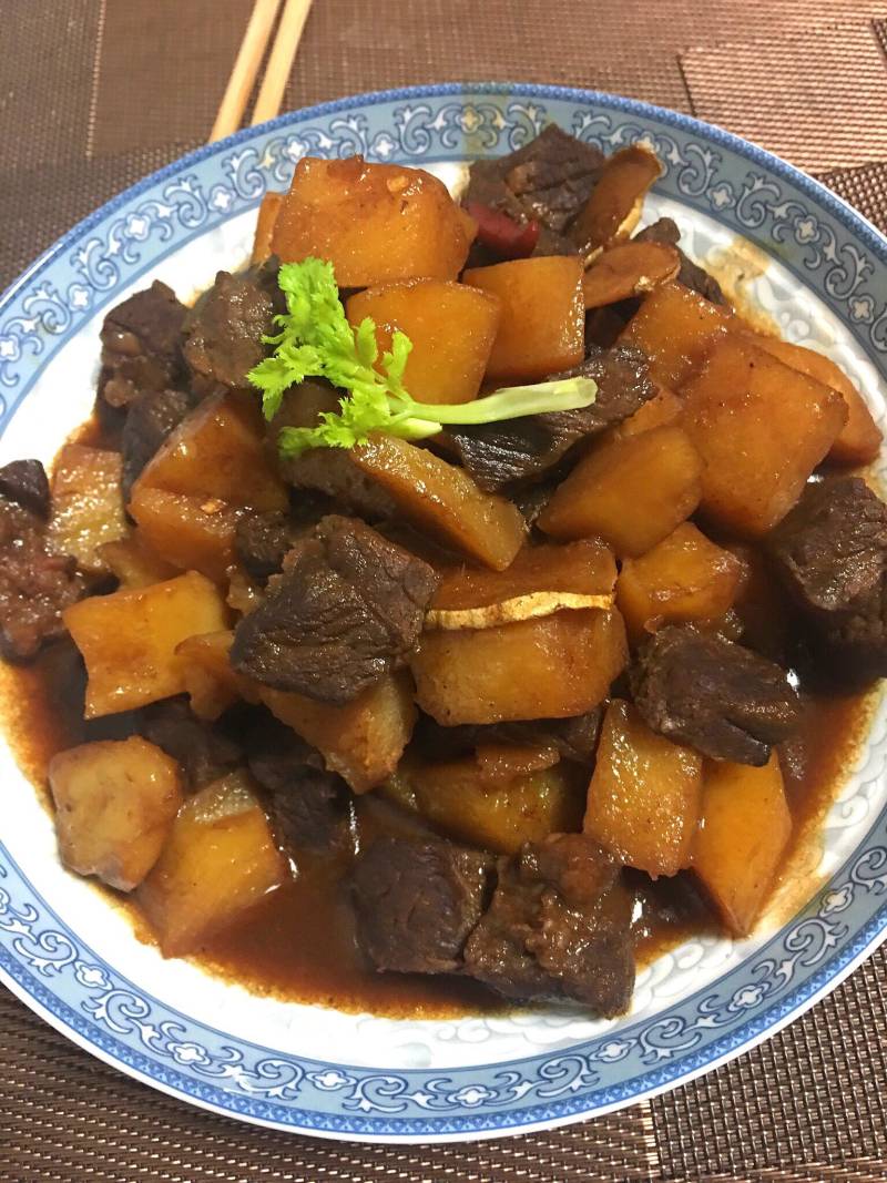 土豆烧牛肉的做法