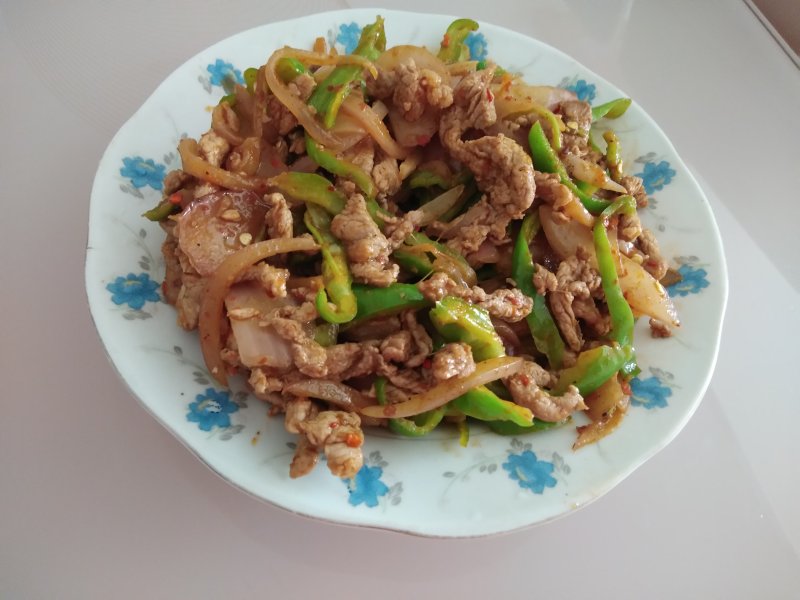 孜然青椒炒肉丝的做法