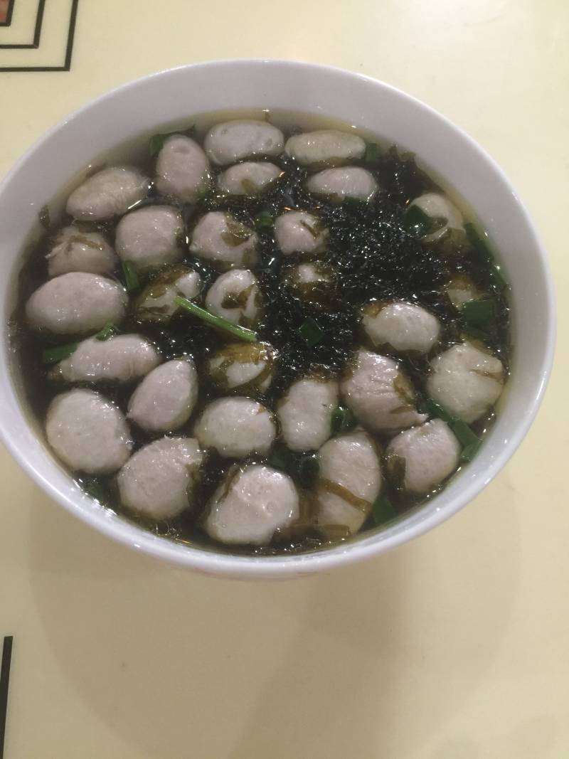 鸡汤滚紫菜肉丸汤的做法