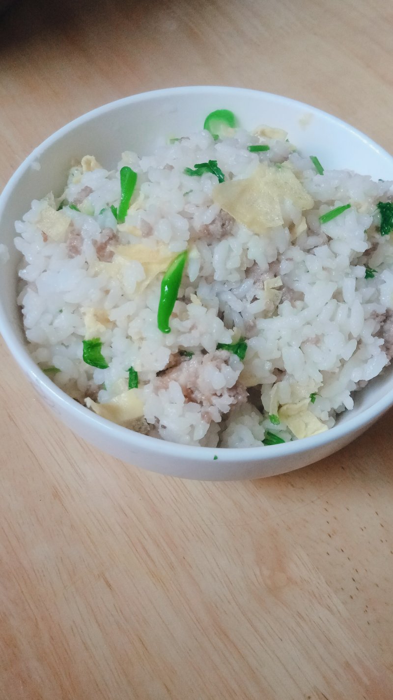 “快手小炒菜”肉丁蛋炒饭的做法