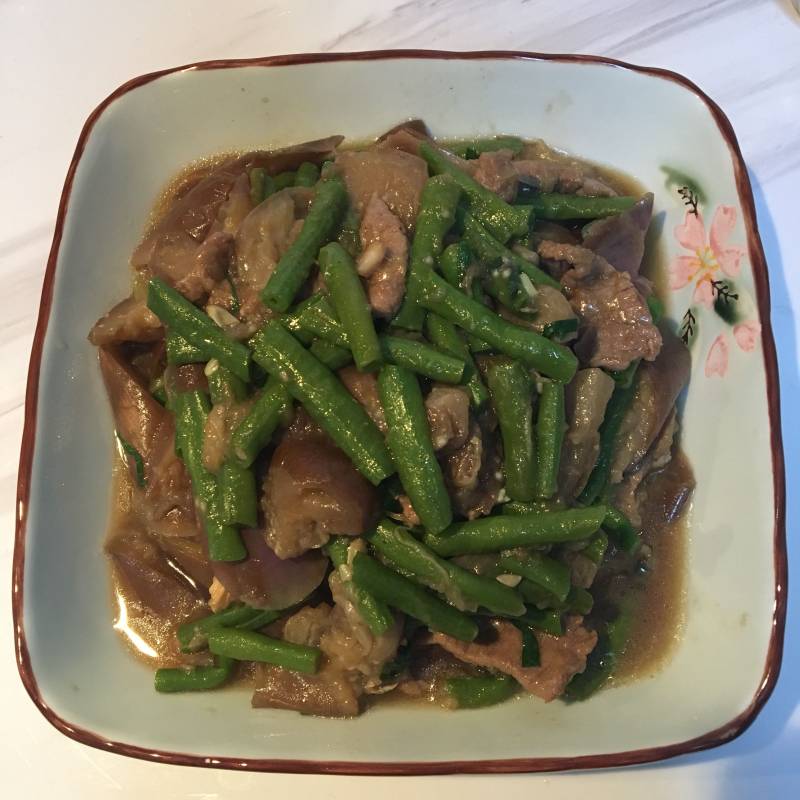 豇豆肉片焖茄子的做法