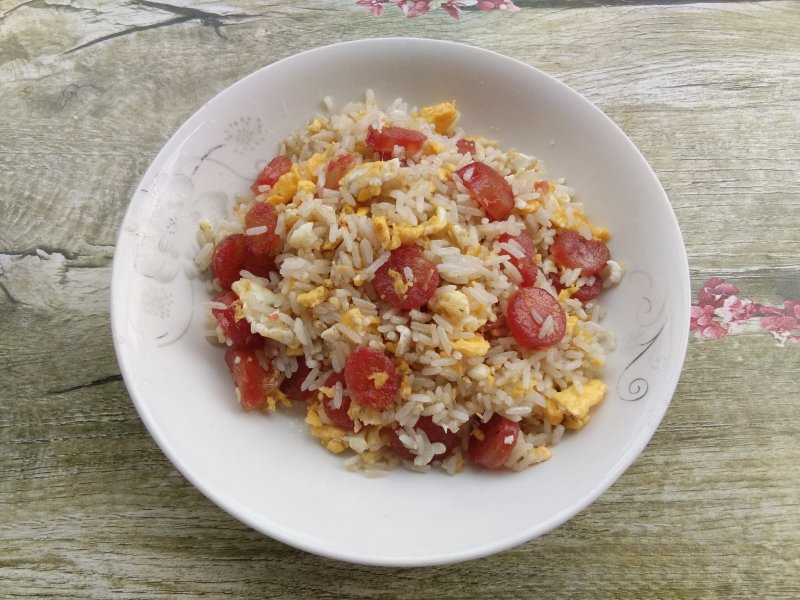 香肠鸡蛋炒饭的做法