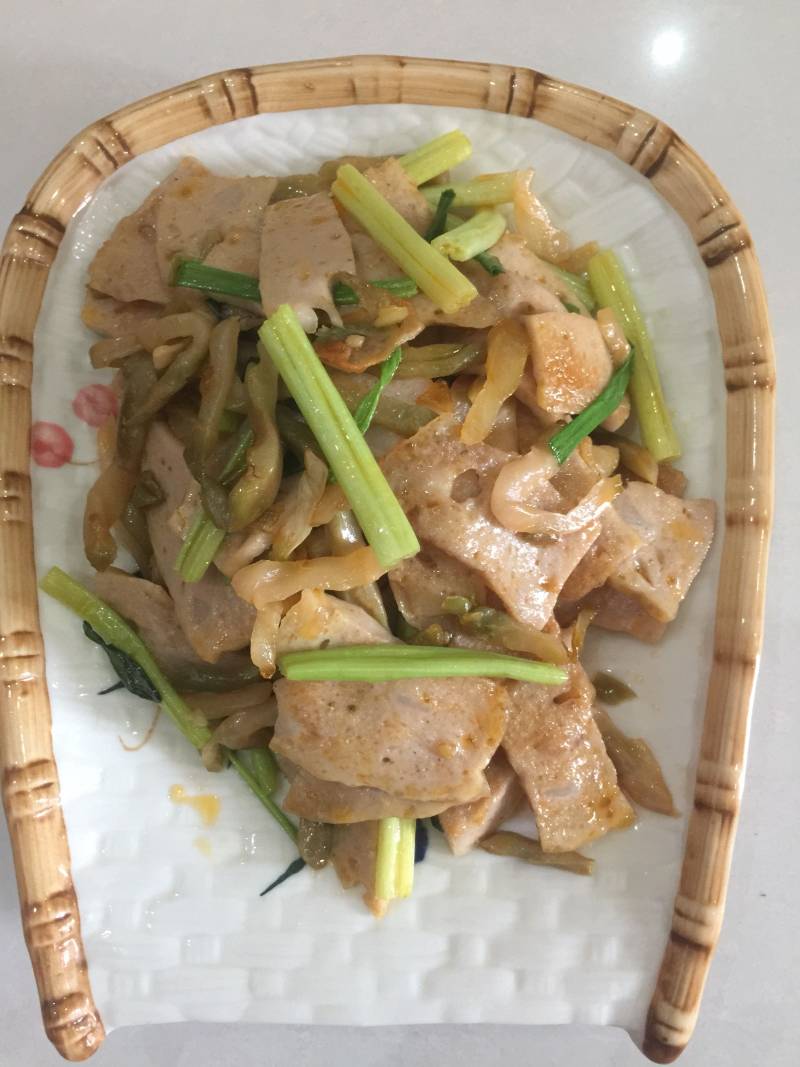 榨菜炒肉饼的做法