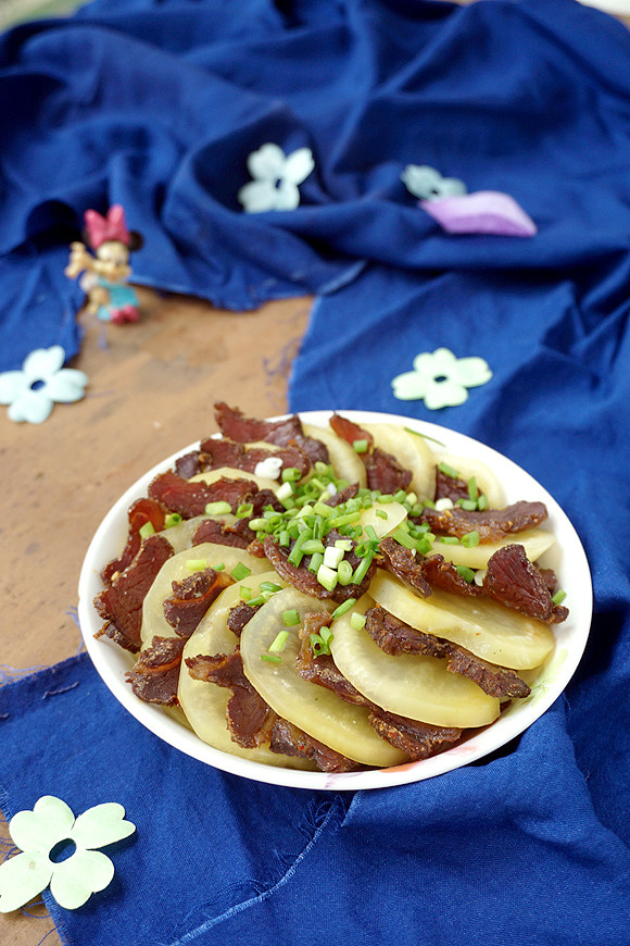 风干牦牛肉蒸土豆的做法