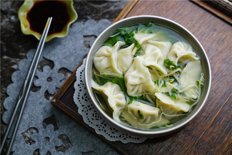 豆芽青菜汤饺的做法