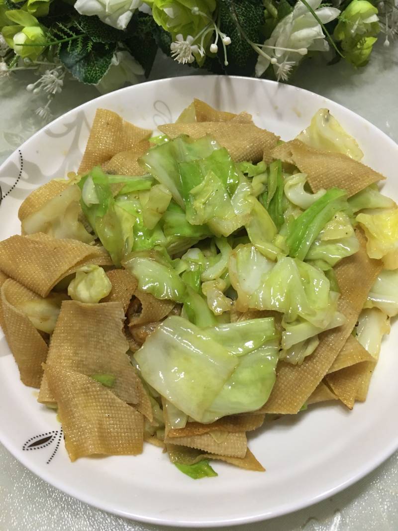 豆皮炒包菜的做法