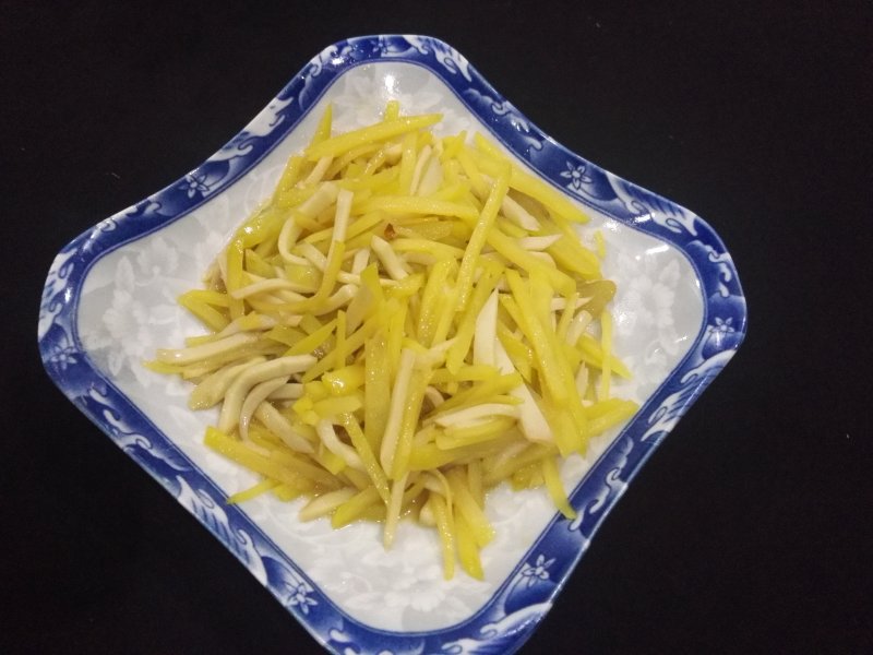 杏鲍菇炒土豆丝的做法