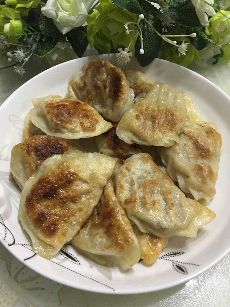 煎剩饺子的做法