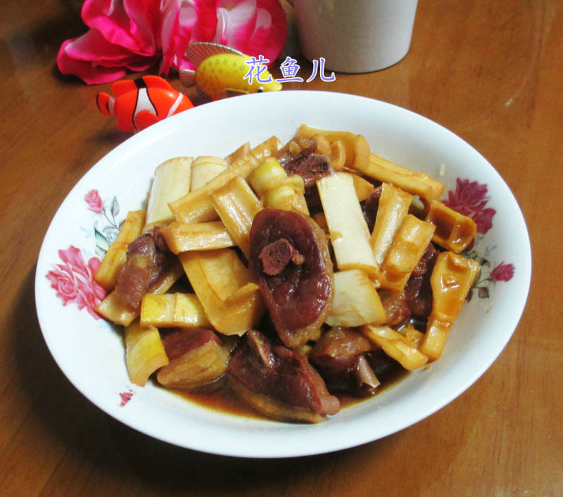 腊鸭腿烧雷笋的做法