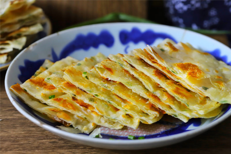 饺子皮版葱油饼的做法