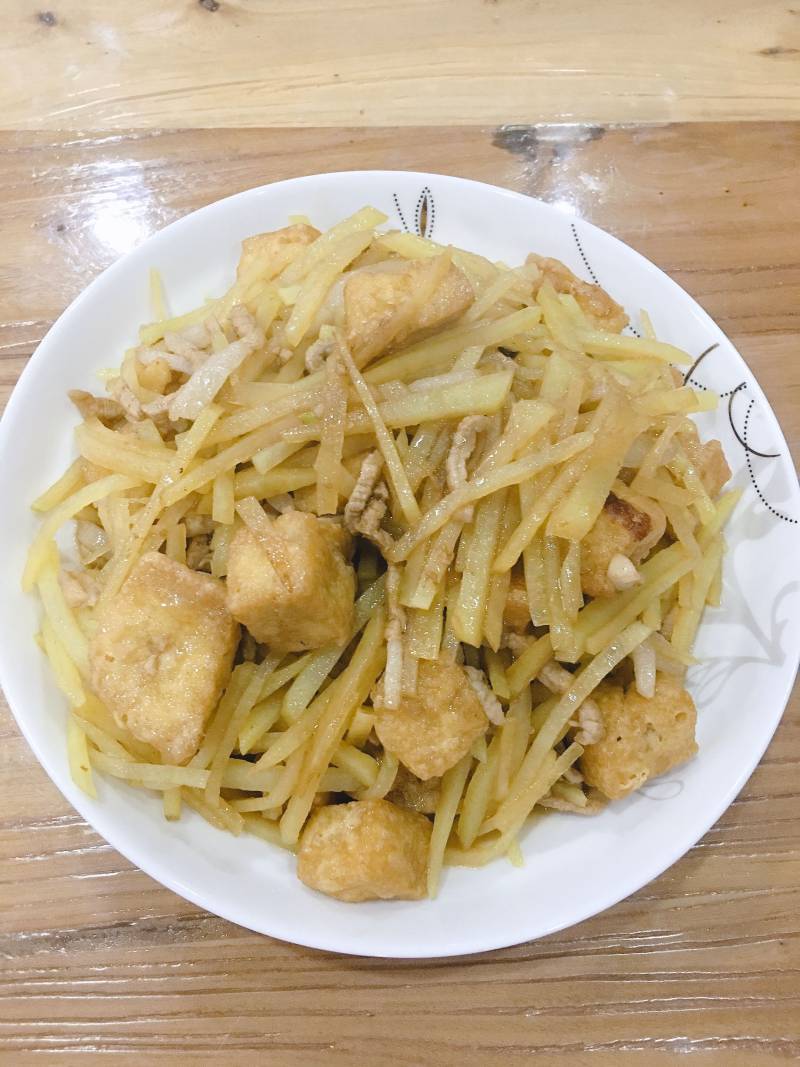 豆腐泡炒土豆丝的做法