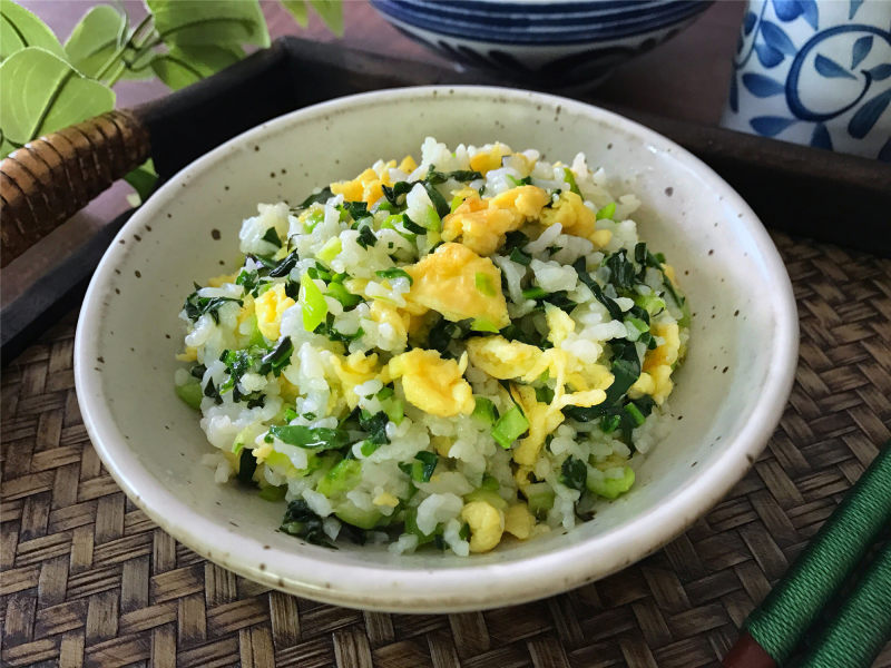 青菜鸡蛋炒饭的做法