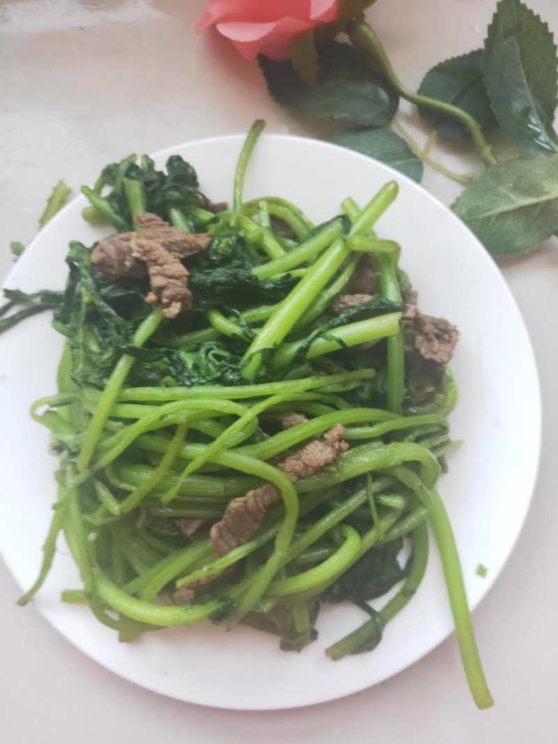 牛肉炒茼蒿的做法