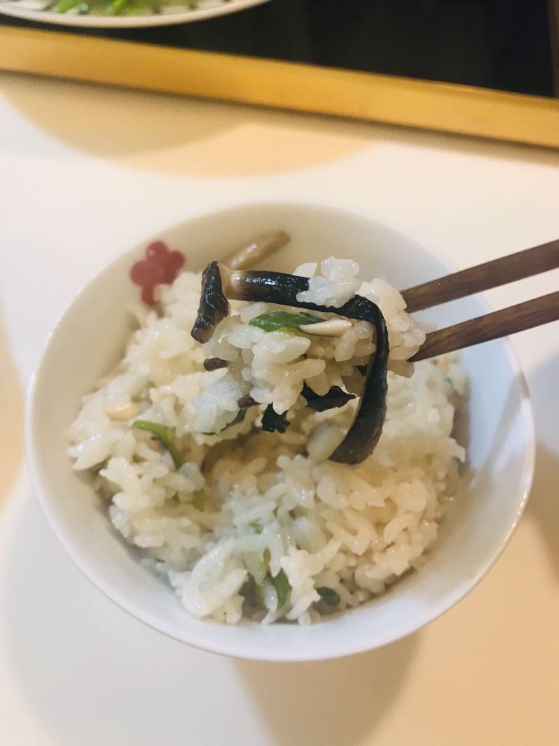 葱油菌菇饭的做法