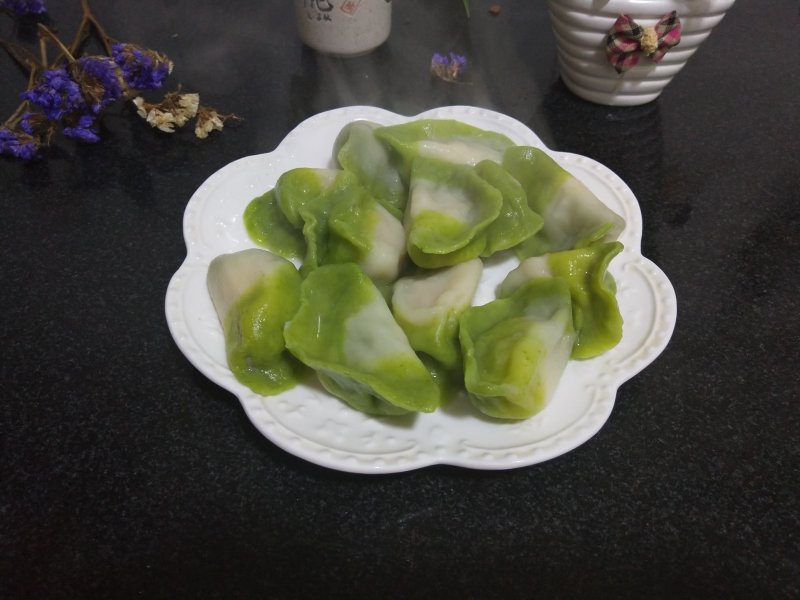 团圆饭~菠菜汁肉三鲜水饺的做法