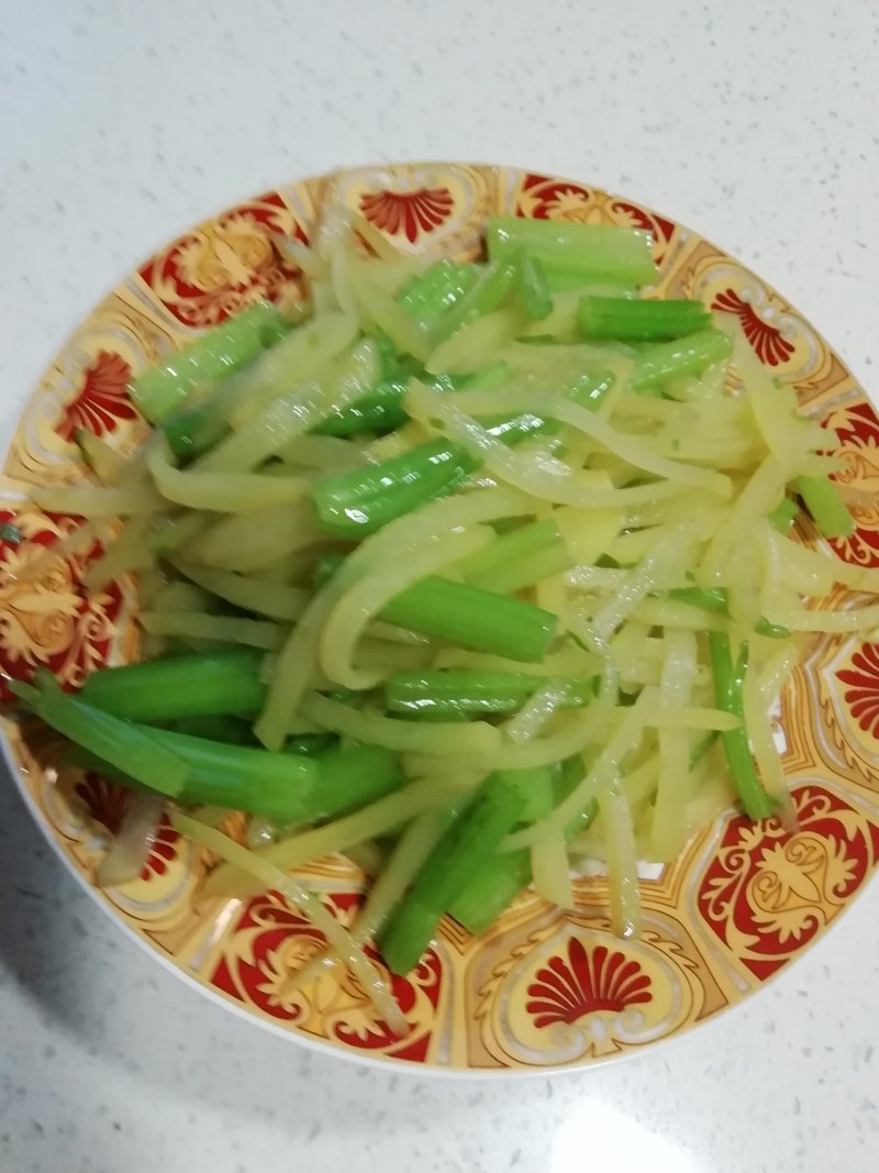 芹菜炒土豆丝的做法