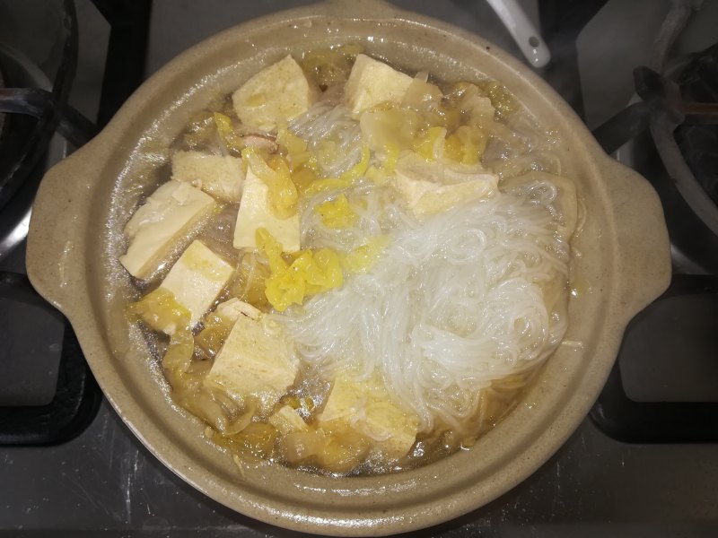 酸菜冻豆腐粉丝煲的做法