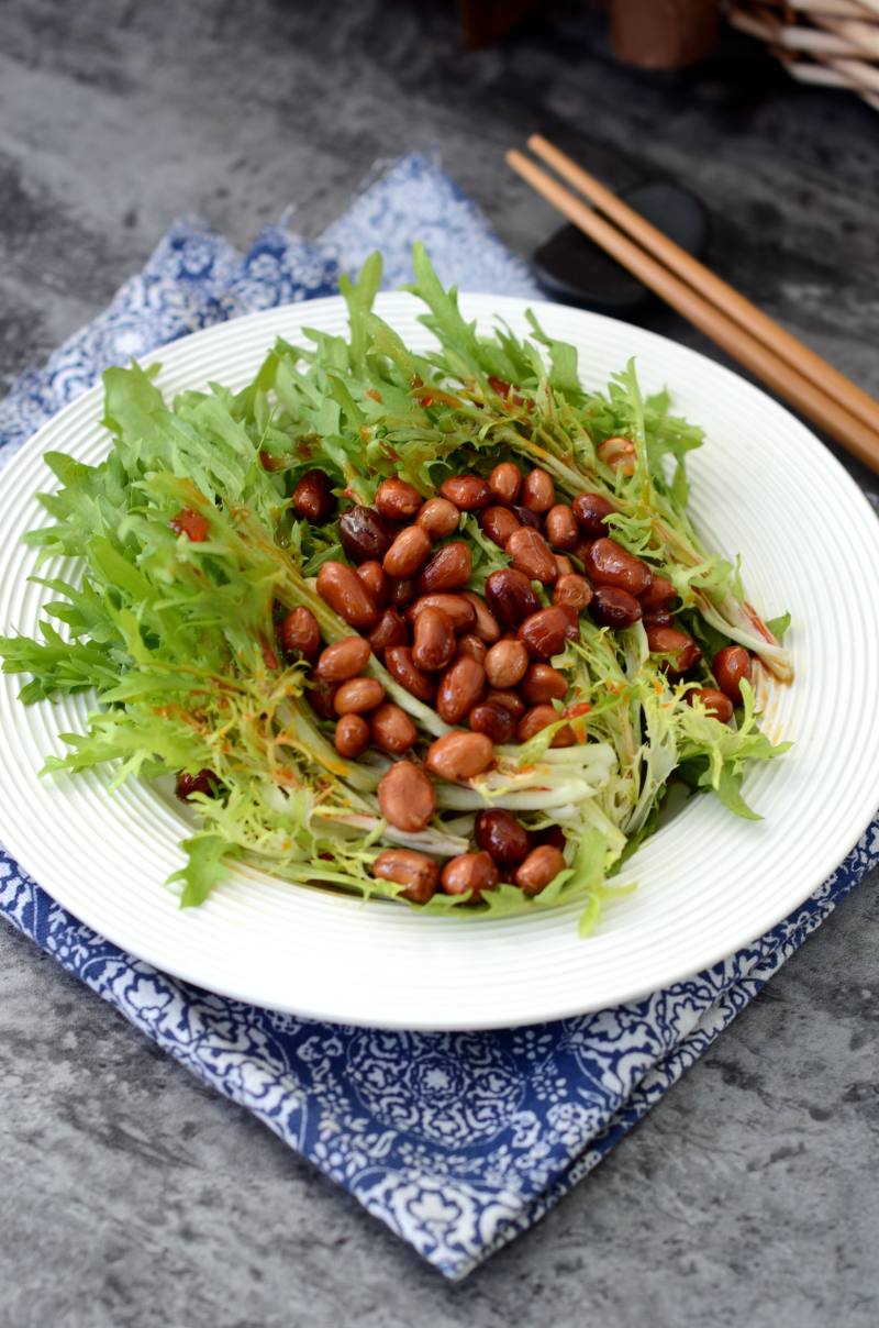 野菜香，花生米拌苦菊的做法