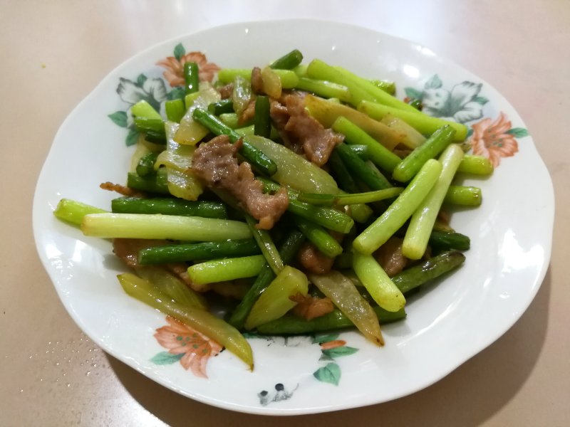 蒜苔炒肉的做法