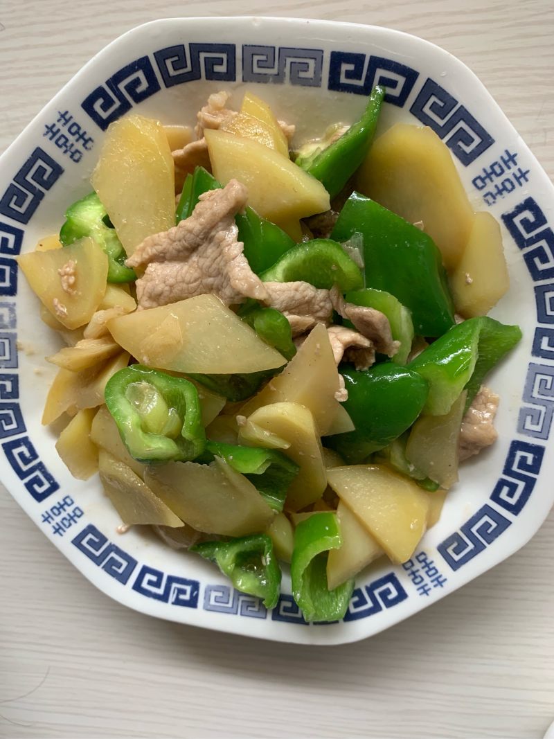 青椒土豆炒肉片的做法