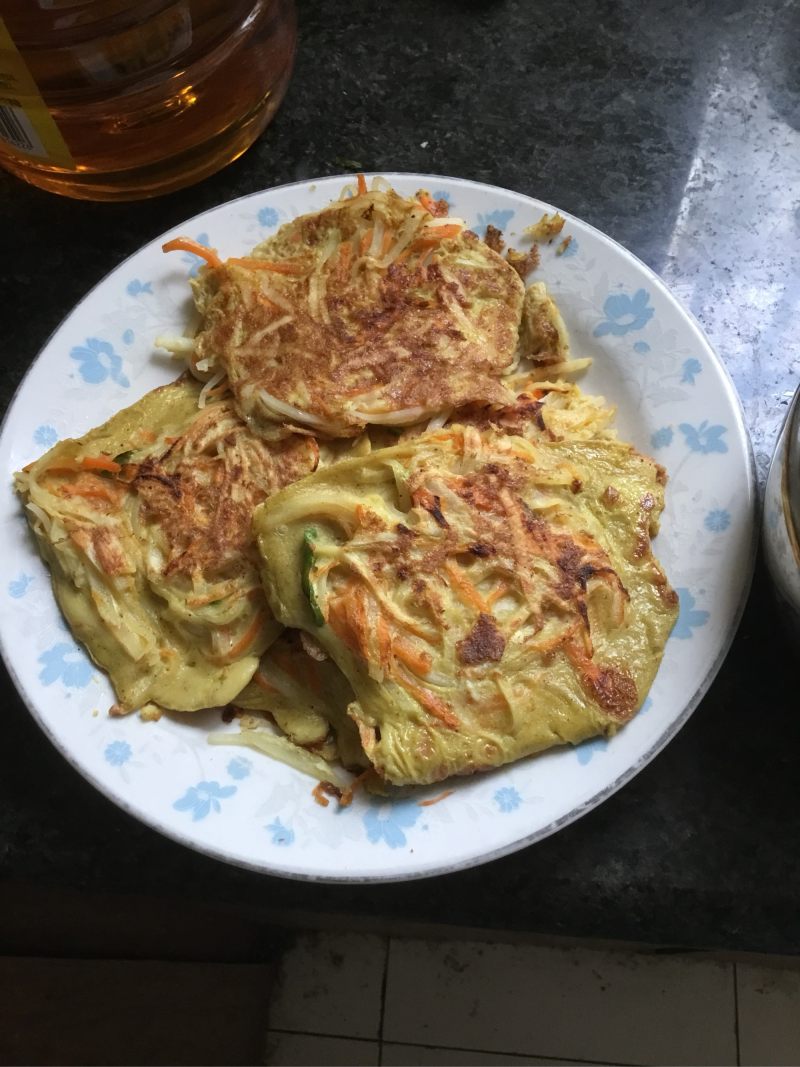 上班族及书包族的早餐—土豆丝鸡蛋饼 的做法