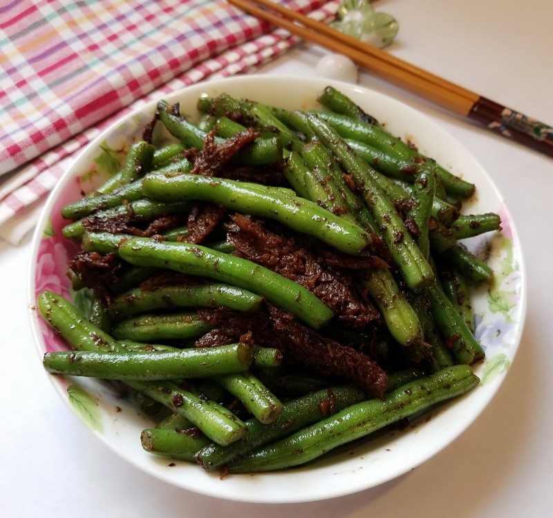 豆豉鲮鱼炒四季豆的做法