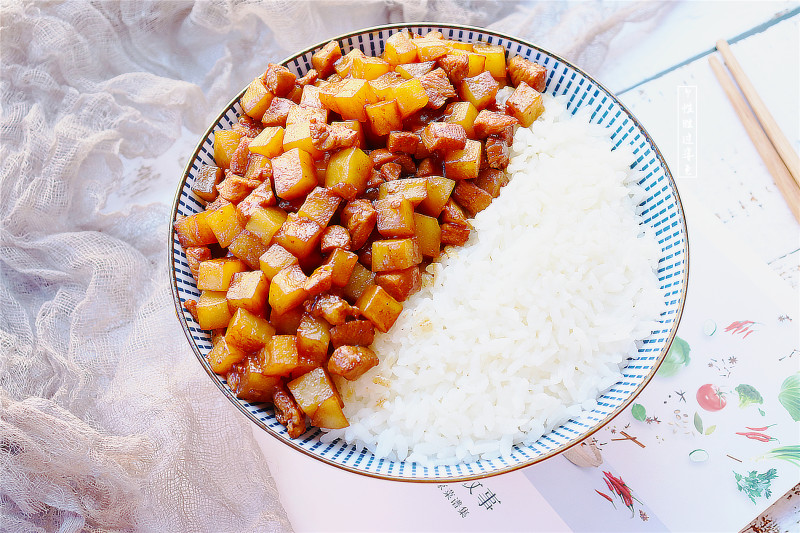 土豆鸡丁盖饭的做法