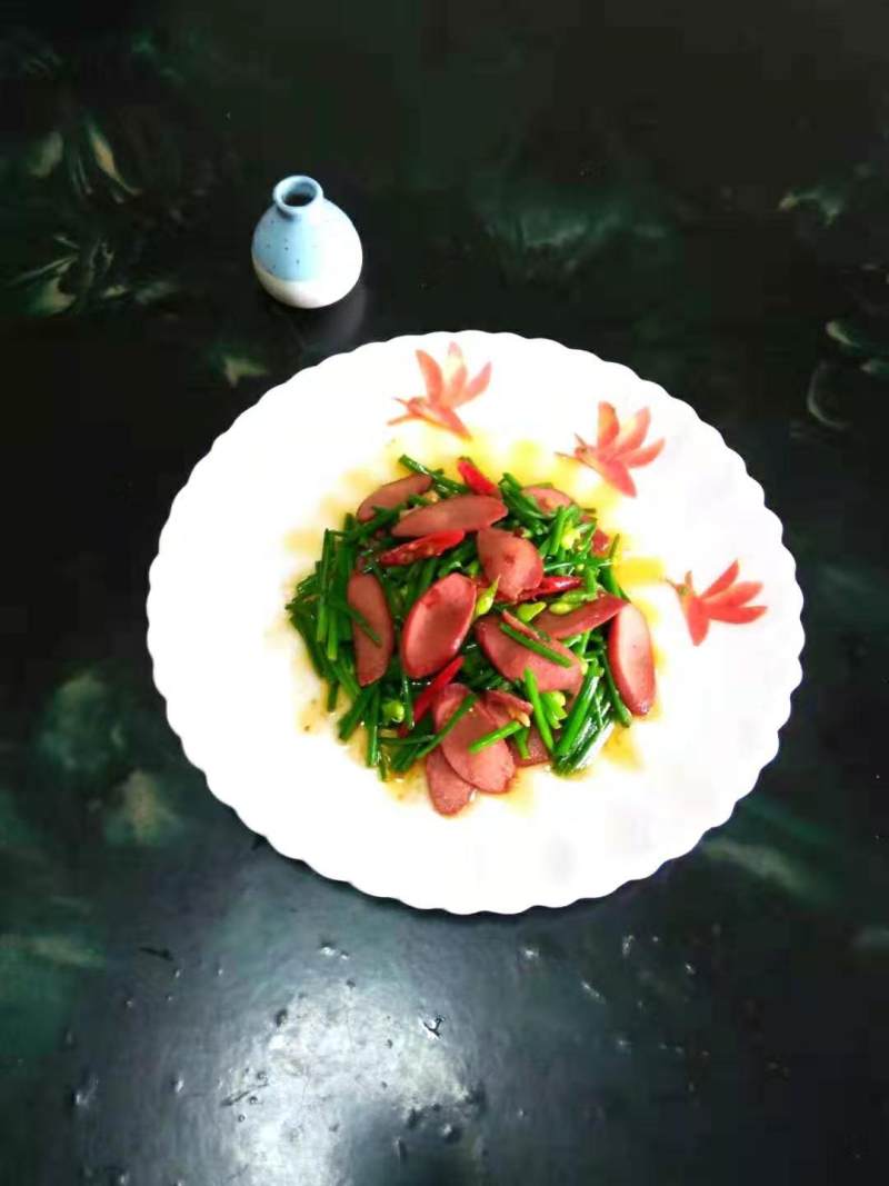 牛肉肠炒韭菜花的做法