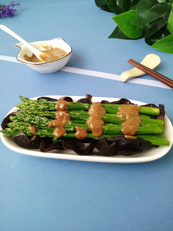 芝麻酱拌芦笋的做法