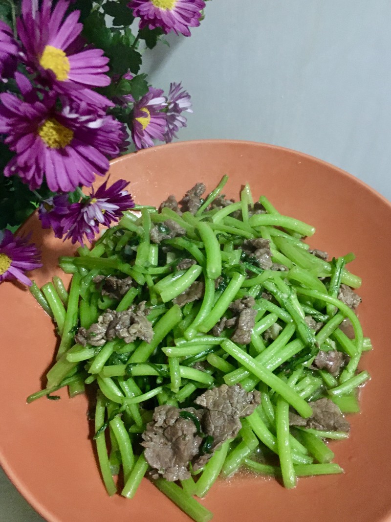 蒿子杆炒牛肉的做法