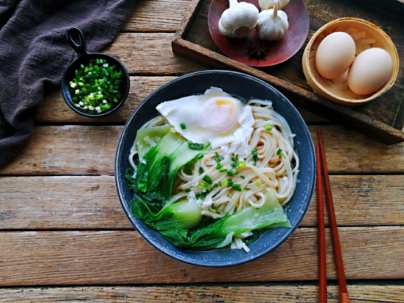 青菜鸡蛋面条的做法