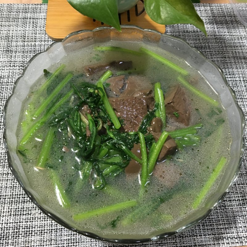 茼蒿鸭血汤的做法