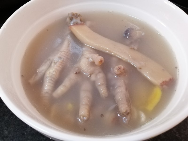 花生眉豆鸡脚煲响螺片汤的做法