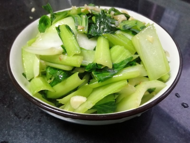 “清肠食谱”蒜蓉黑白菜的做法