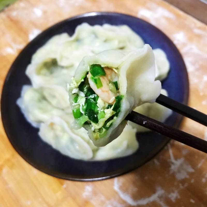 韭菜鸡蛋冰虾馅水饺的做法