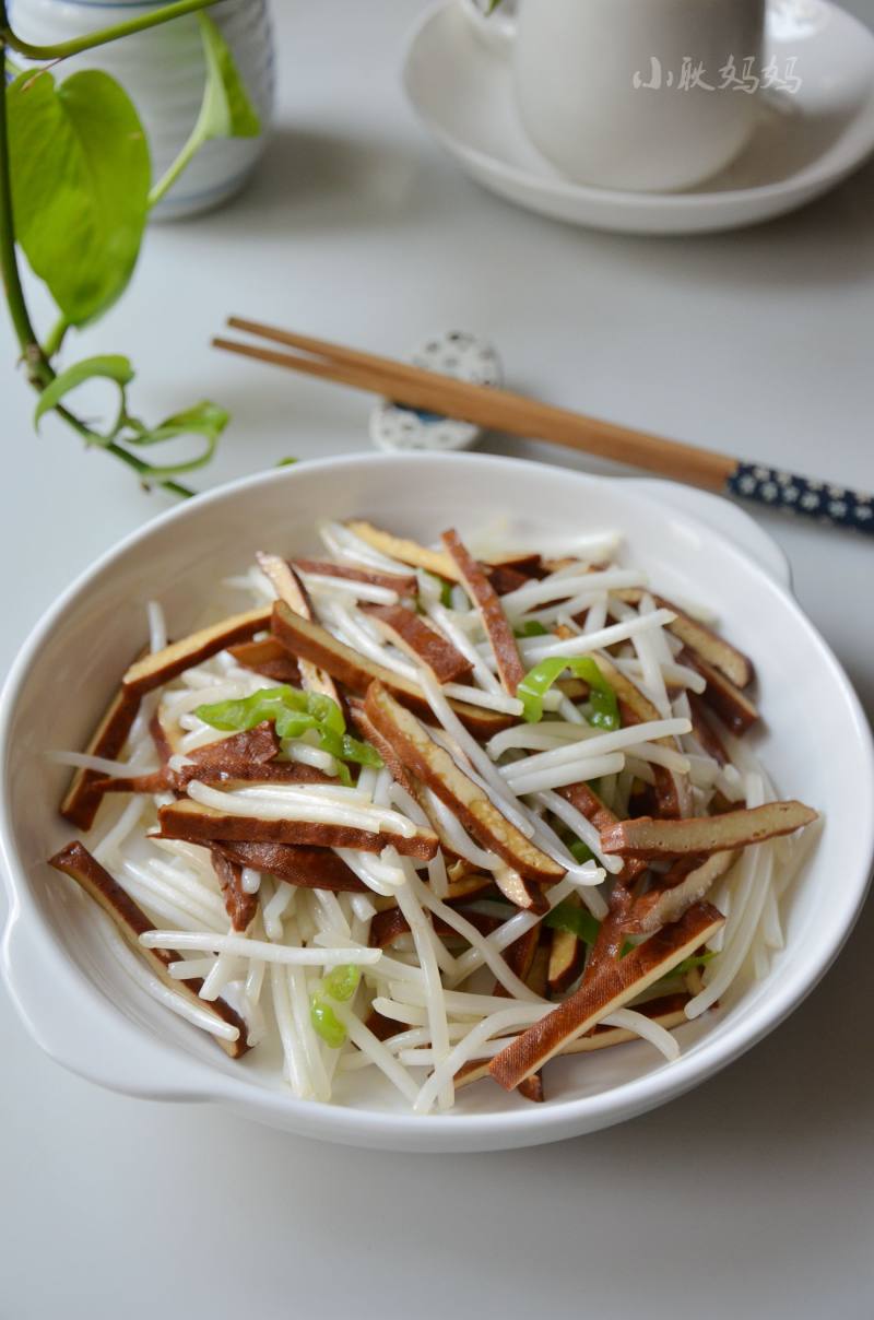 青椒豆芽炒香干的做法