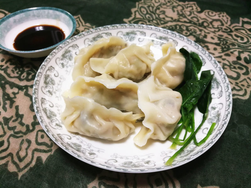 荠菜蘑菇鲜肉饺的做法