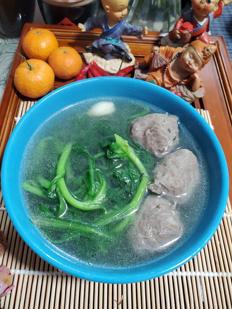 茼蒿牛肉丸子汤的做法