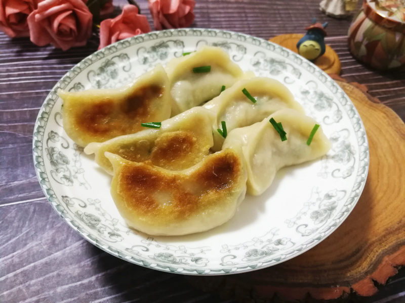 鲜肉芋泥萝卜煎饺的做法