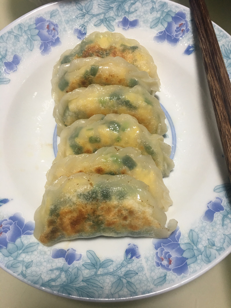 香煎韭菜饺子的做法