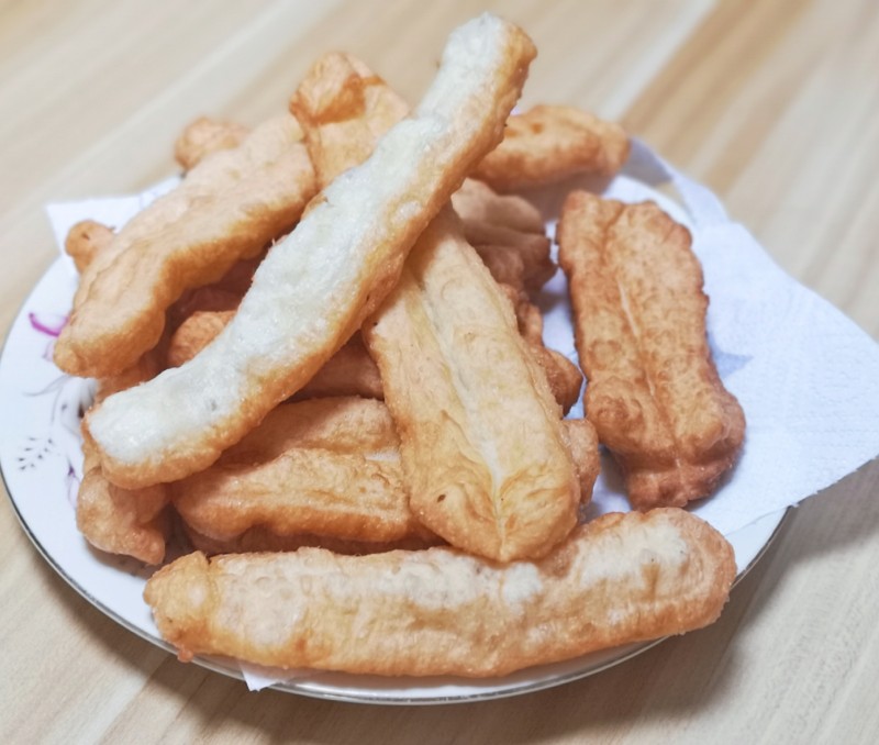 炸油条糖油饼的做法