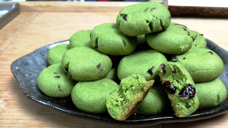 抹茶蔓越莓小酥饼，简单零失误的配方，你会爱上的小点心的做法