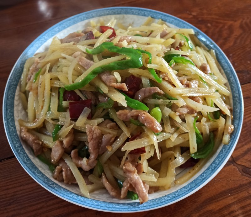 青椒土豆炒肉丝的做法