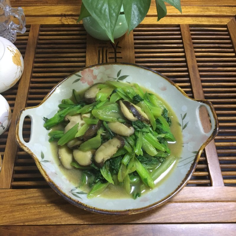 香菇炒油菜的做法