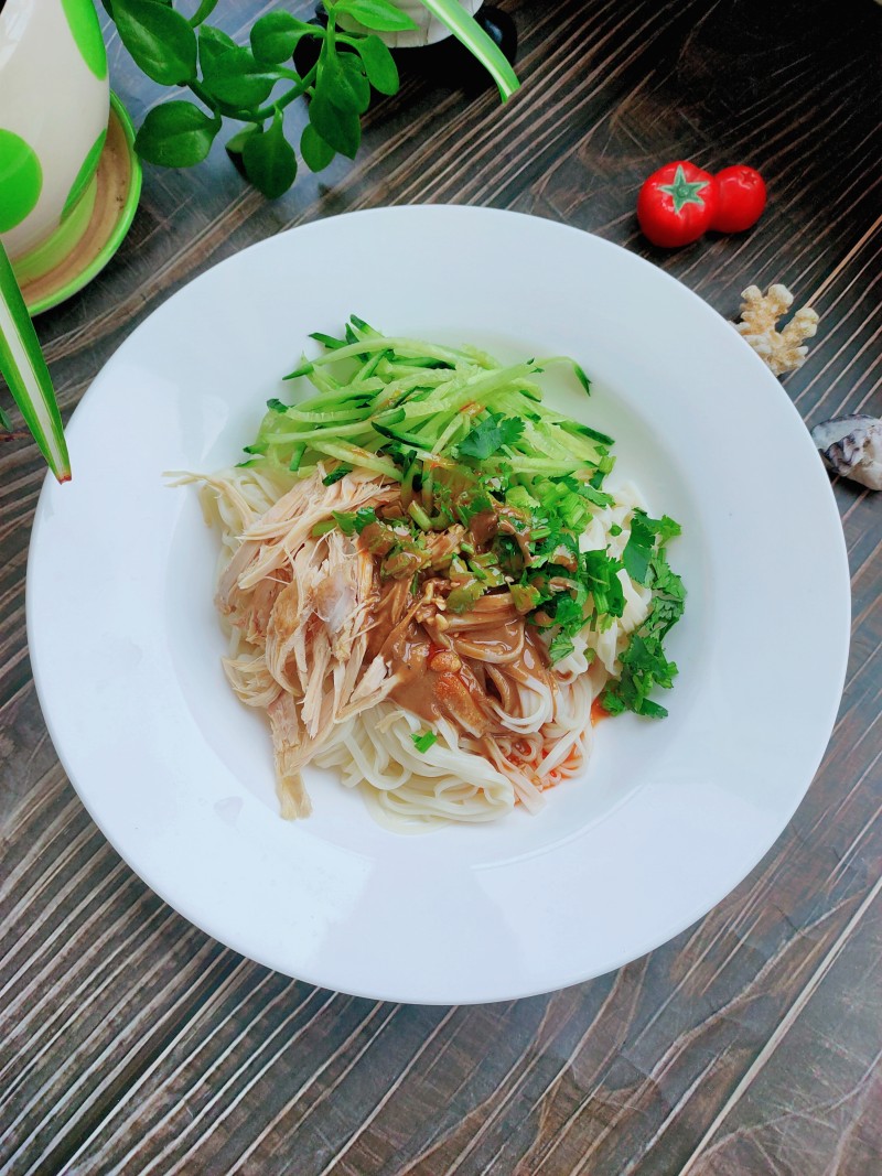 芝麻酱鸡肉丝拌面的做法