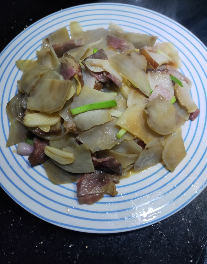 家乡菜~干土豆片炒腊肉的做法