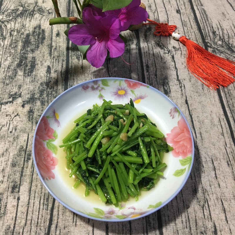 蒜蓉炒茼蒿的做法