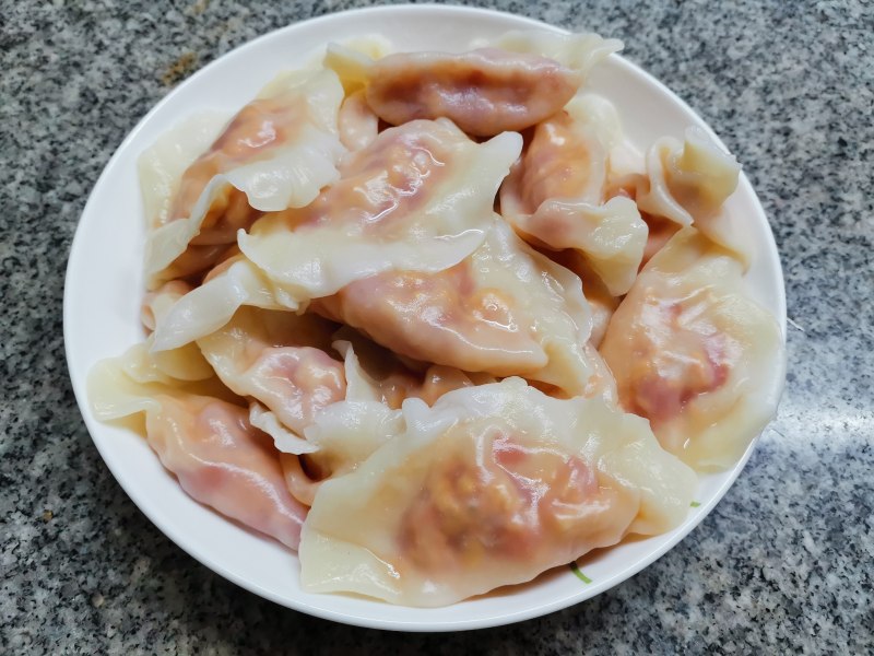 白里透红~西红柿鸡蛋水饺的做法