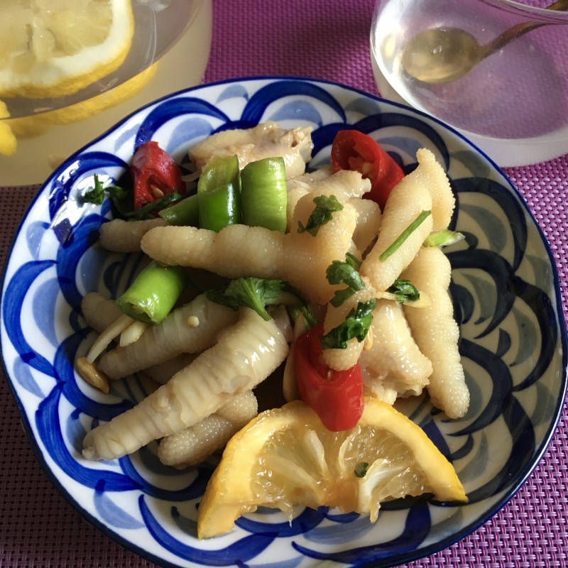 “酸爽开胃美食”柠檬鸡爪的做法