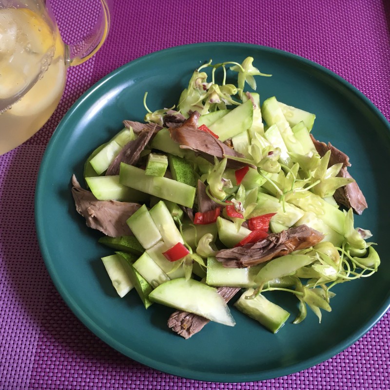 “酸爽开胃美食”石斛花鸽肉拌黄瓜的做法